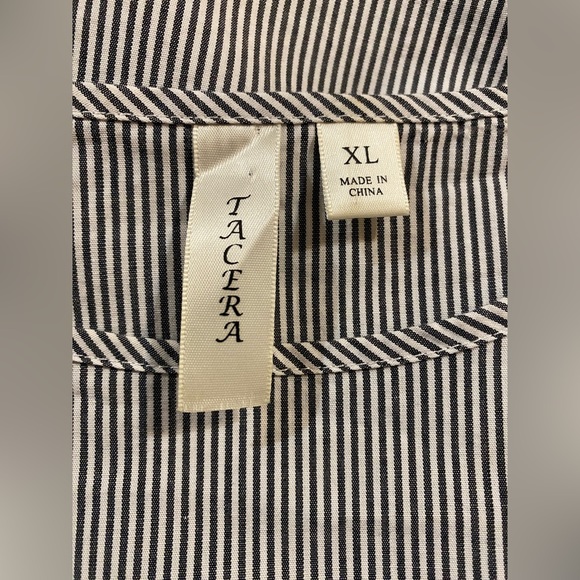 Womens bell sleeve striped shirt. Size Extra Large - Picture 3 of 6